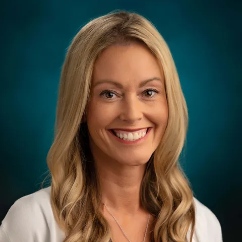 Photo of Loralee Donnelly