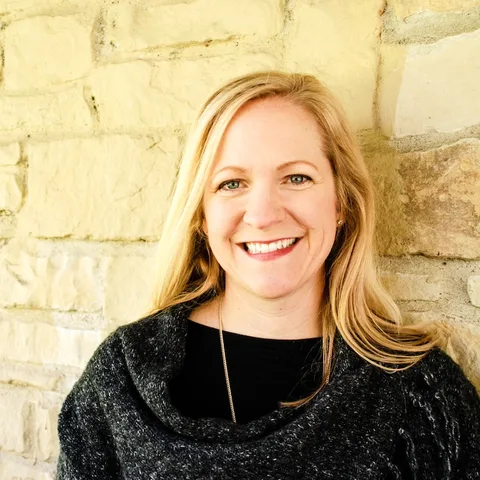 Photo of Sarah Schmitz-Burns
