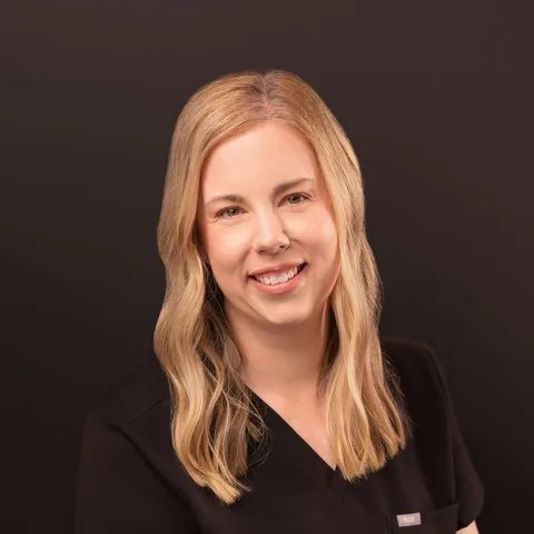 Photo of Sarah Calhoun