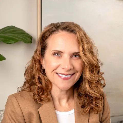 Photo of Linda Kondilis