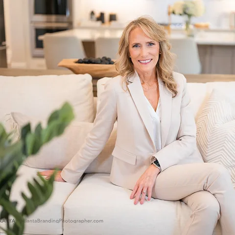 Photo of Valerie Schonberg